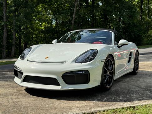 Used 2016 Porsche Boxster Spyder RWD image 2