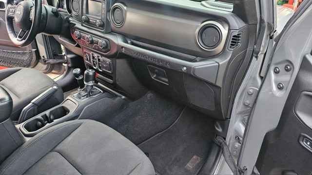 Used 2018 Jeep Wrangler Unlimited Sport S AWD/4WD image 10