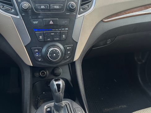 Used 2014 Hyundai Santa Fe GLS image 4