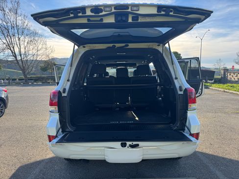 Used 2020 Toyota Land Cruiser Heritage Edition image 23