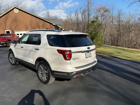 Used 2018 Ford Explorer Platinum image 5