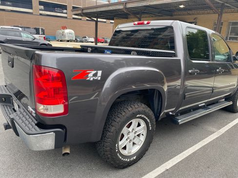 Used 2011 GMC Sierra 1500 SLT w/ Suspension Package, Off-Road image 5