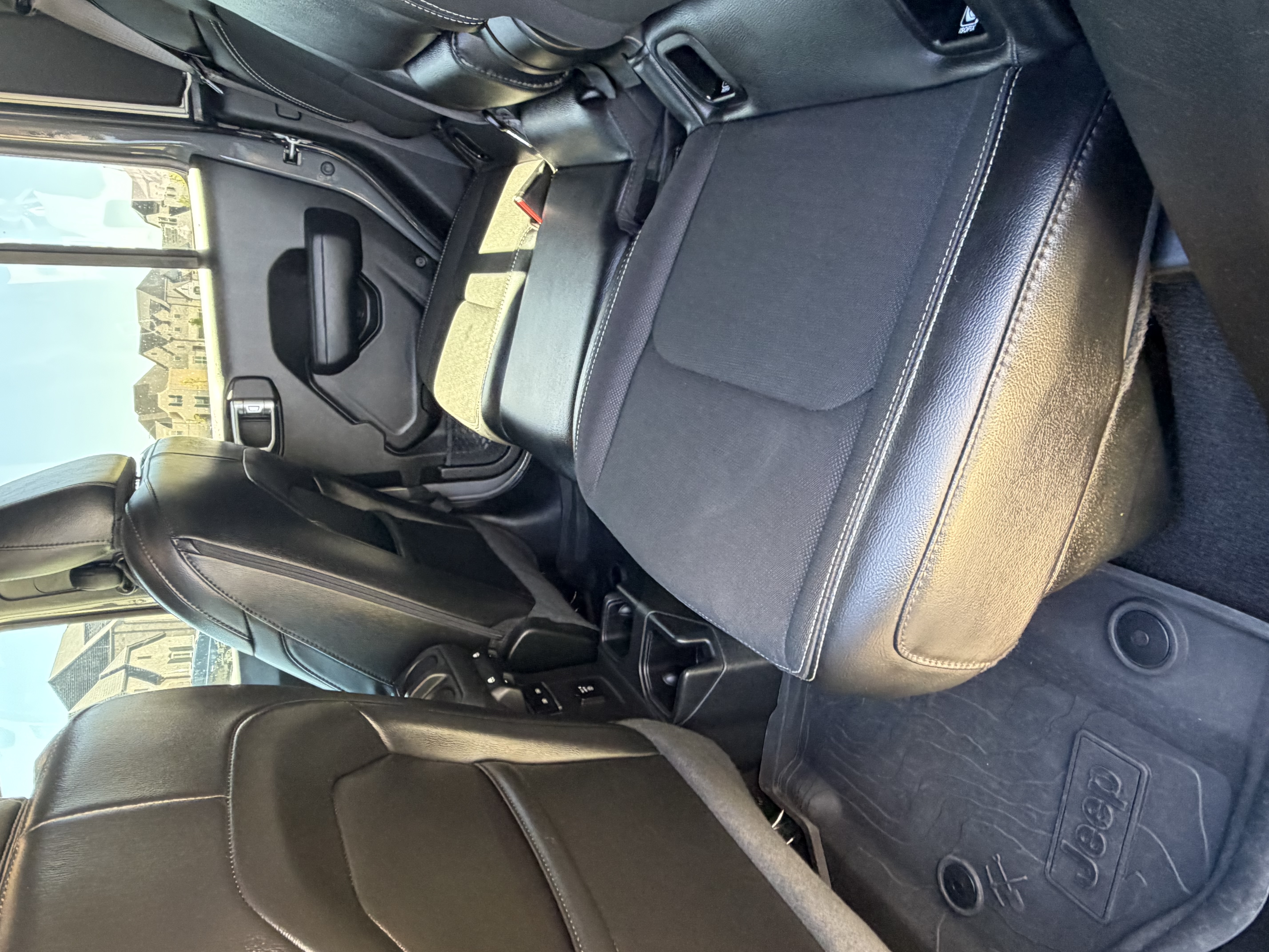 Used 2023 Jeep Gladiator Sport AWD/4WD image 19