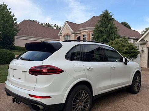 Used 2017 Porsche Cayenne Platinum Edition AWD/4WD image 8