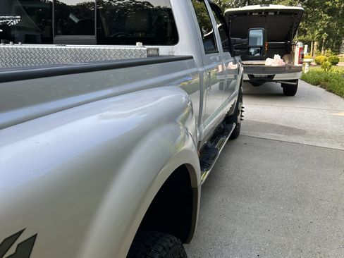 Used 2010 Ford F350 Lariat image 11