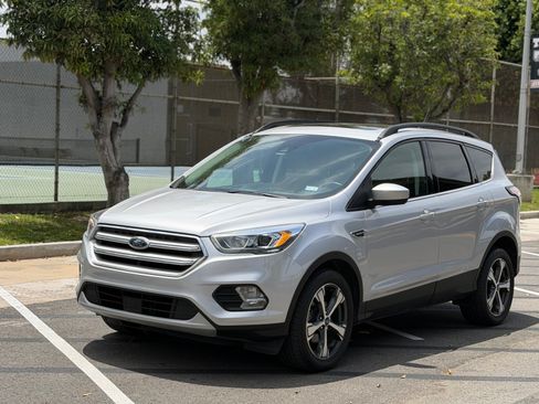 Used 2018 Ford Escape SEL w/ Ford Safe & Smart Package FWD image 1