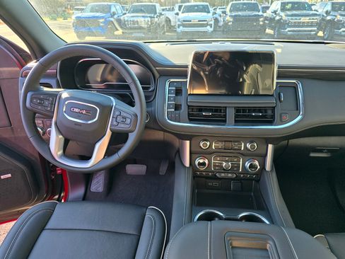 Used 2024 GMC Yukon XL SLT w/ SLT Luxury Package image 4