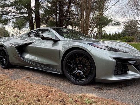 Used 2024 Chevrolet Corvette Z06 image 2