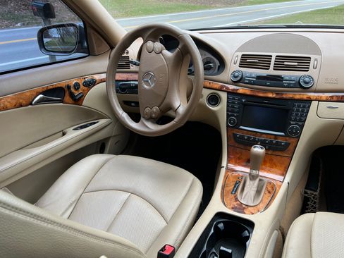 Used 2009 Mercedes-Benz E 350 E 350 Sedan 4D image 13
