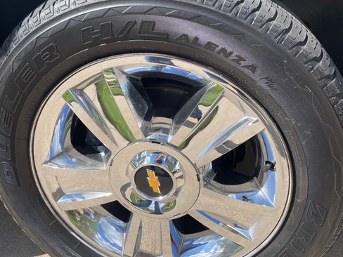 Used 2010 Chevrolet Avalanche LTZ AWD/4WD image 5