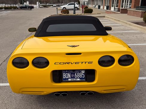 Used 2004 Chevrolet Corvette Convertible w/ Preferred Equipment Group image 2