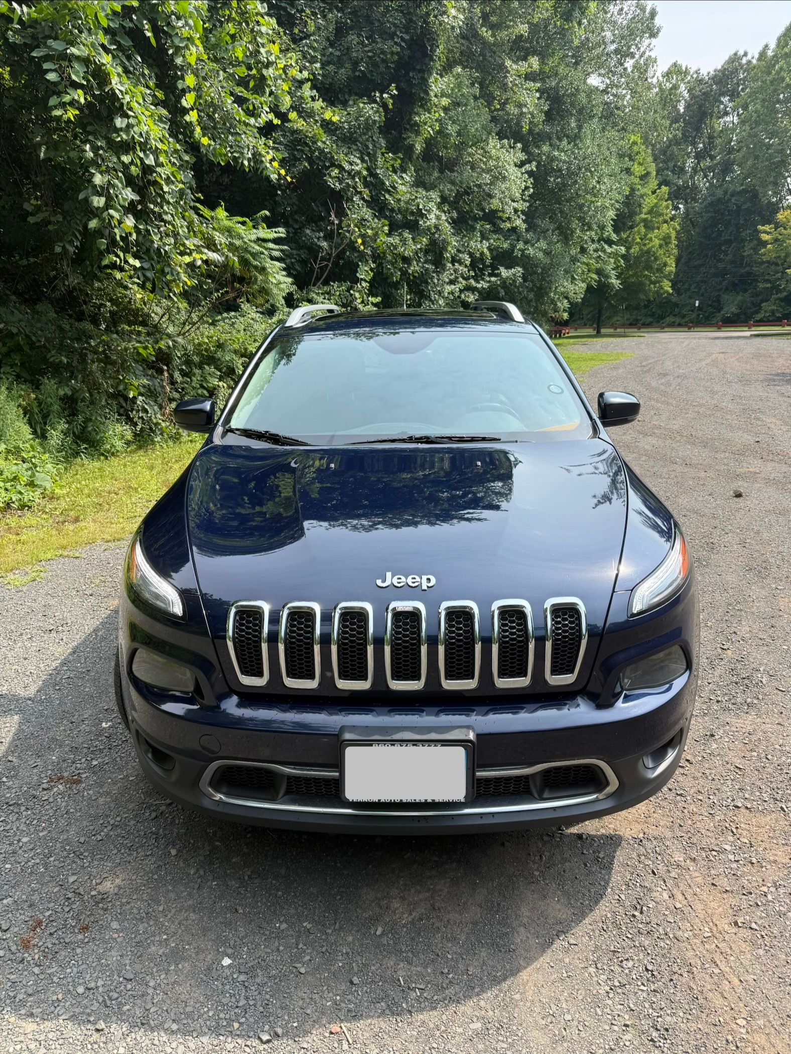 Used 2014 Jeep Cherokee Limited w/ Luxury Group AWD/4WD image 2