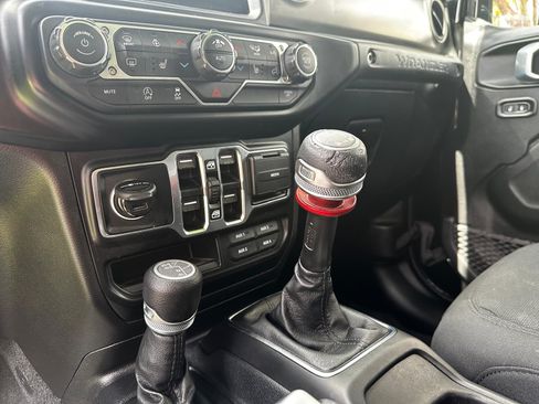 Used 2021 Jeep Wrangler Unlimited Sport AWD/4WD image 11