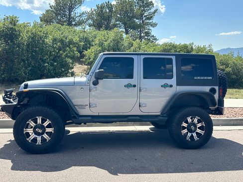 Used 2014 Jeep Wrangler Unlimited Sahara w/ Dual Top Group image 4