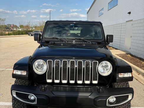 Used 2023 Jeep Wrangler Unlimited Sahara w/ Cold Weather Group AWD/4WD image 2