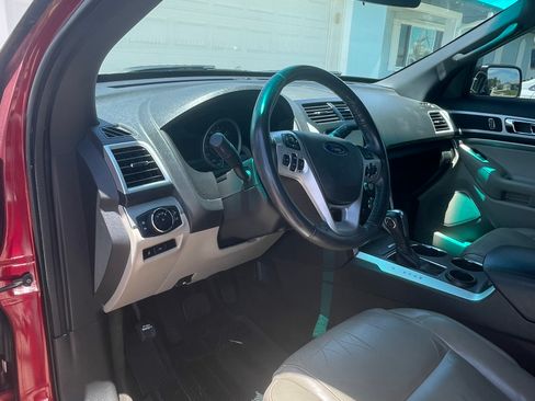 Used 2014 Ford Explorer XLT w/ Equipment Group 202A FWD image 22