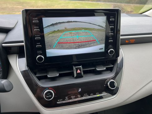 Used 2020 Toyota Corolla LE image 10