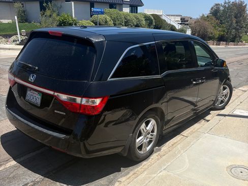 Used 2012 Honda Odyssey Touring Elite image 4