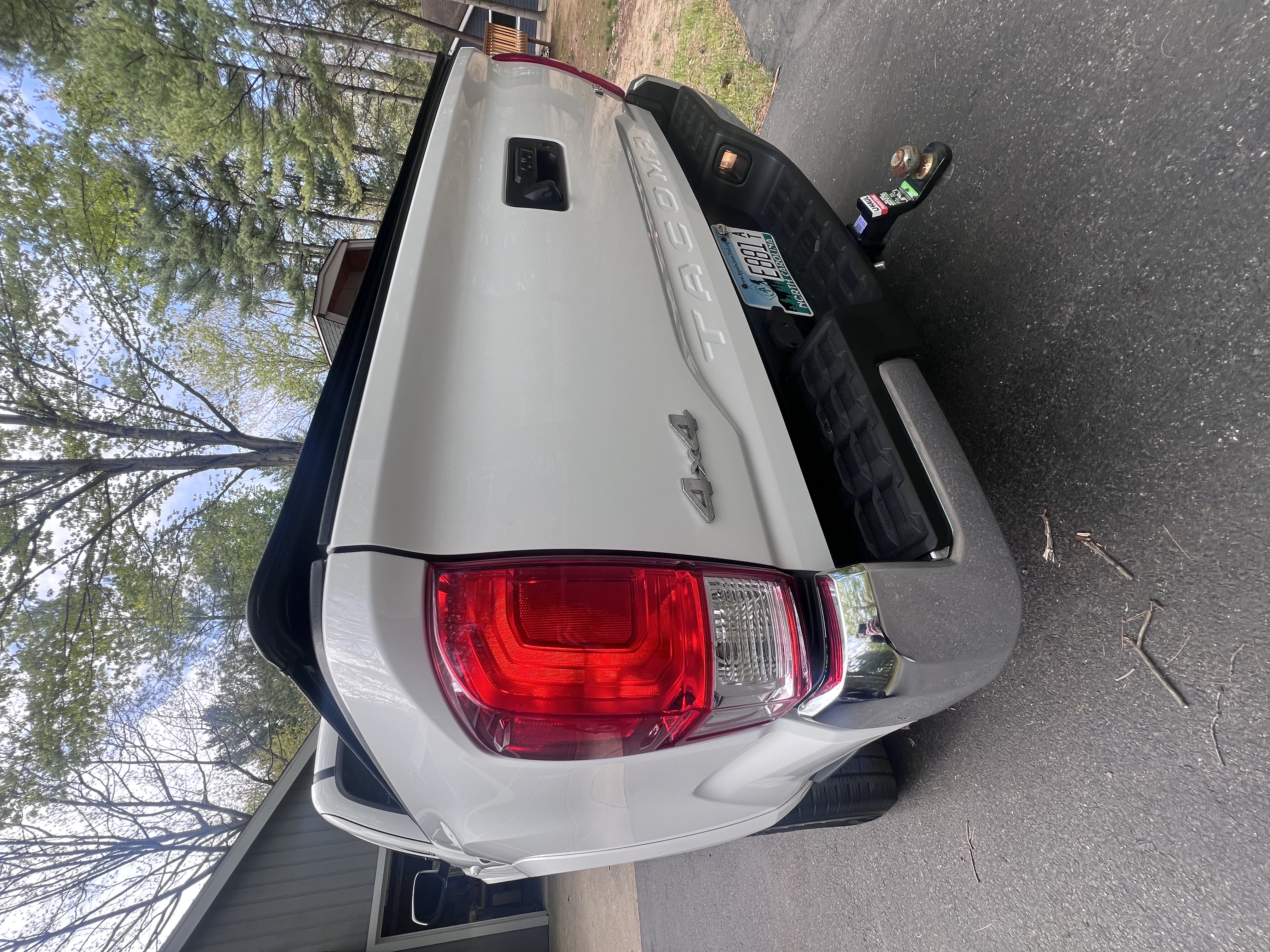 Used 2017 Toyota Tacoma SR5 w/ Tow Package AWD/4WD image 24