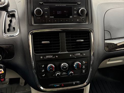 Used 2016 Dodge Grand Caravan SE w/ Quick Order Package 29E SE image 6