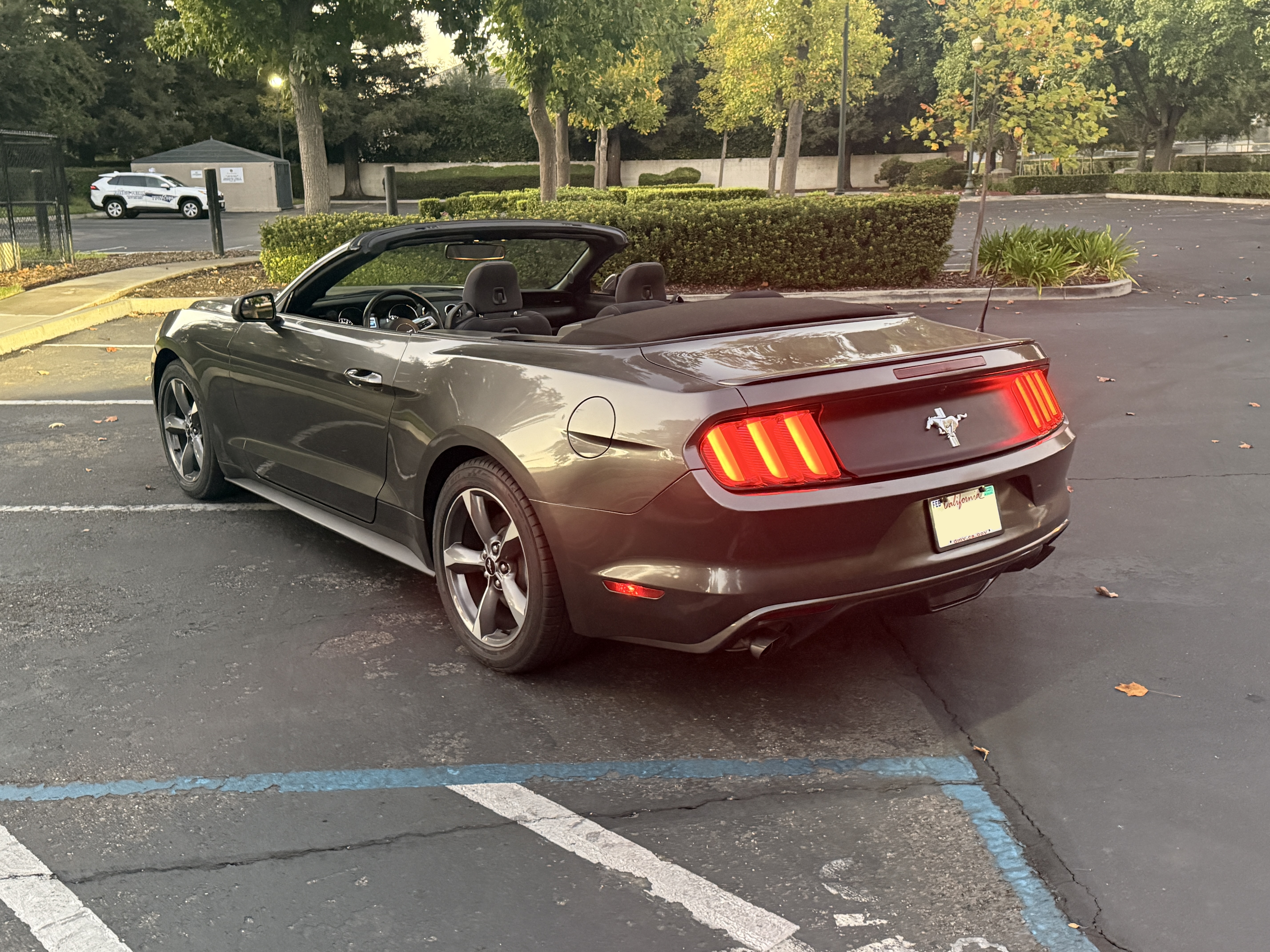 Used 2015 Ford Mustang Convertible w/ Equipment Group 051A RWD image 10