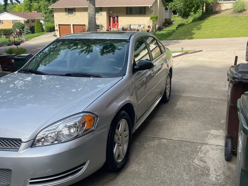 Used 2014 Chevrolet Impala LT w/ LT Sunroof Package FWD image 2