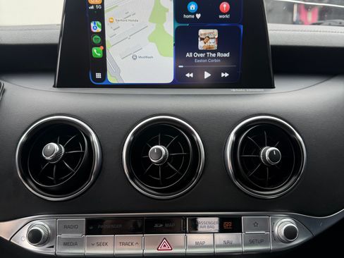 Used 2018 Kia Stinger Premium image 13