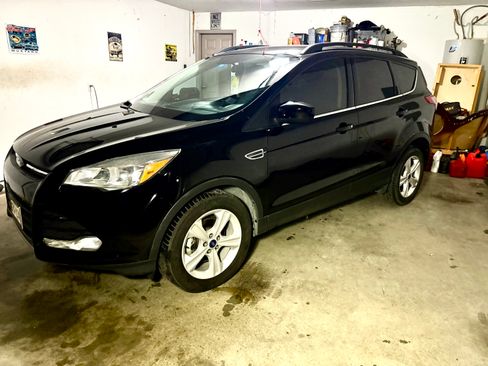 Used 2016 Ford Escape SE w/ Equipment Group 201A FWD image 2
