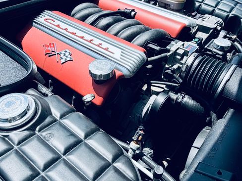 Used 2004 Chevrolet Corvette Convertible w/ Preferred Equipment Group RWD image 15