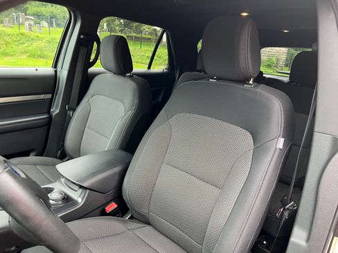 Used 2018 Ford Explorer XLT w/ Equipment Group 201A AWD/4WD image 22
