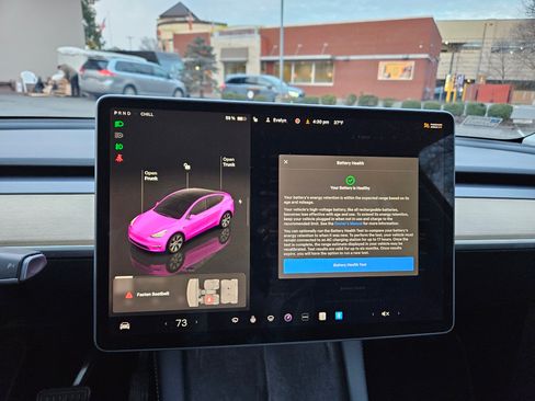 Used 2022 Tesla Model Y Long Range image 13