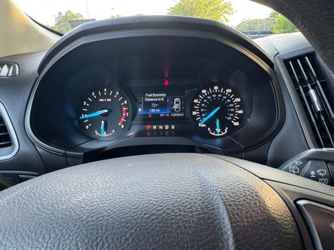 Used 2019 Ford Edge SE w/ SE Fleet Driver's Package FWD image 19