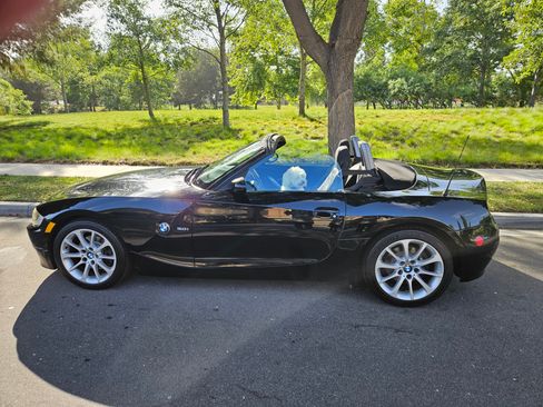 Used 2006 BMW Z4 3.0i image 2