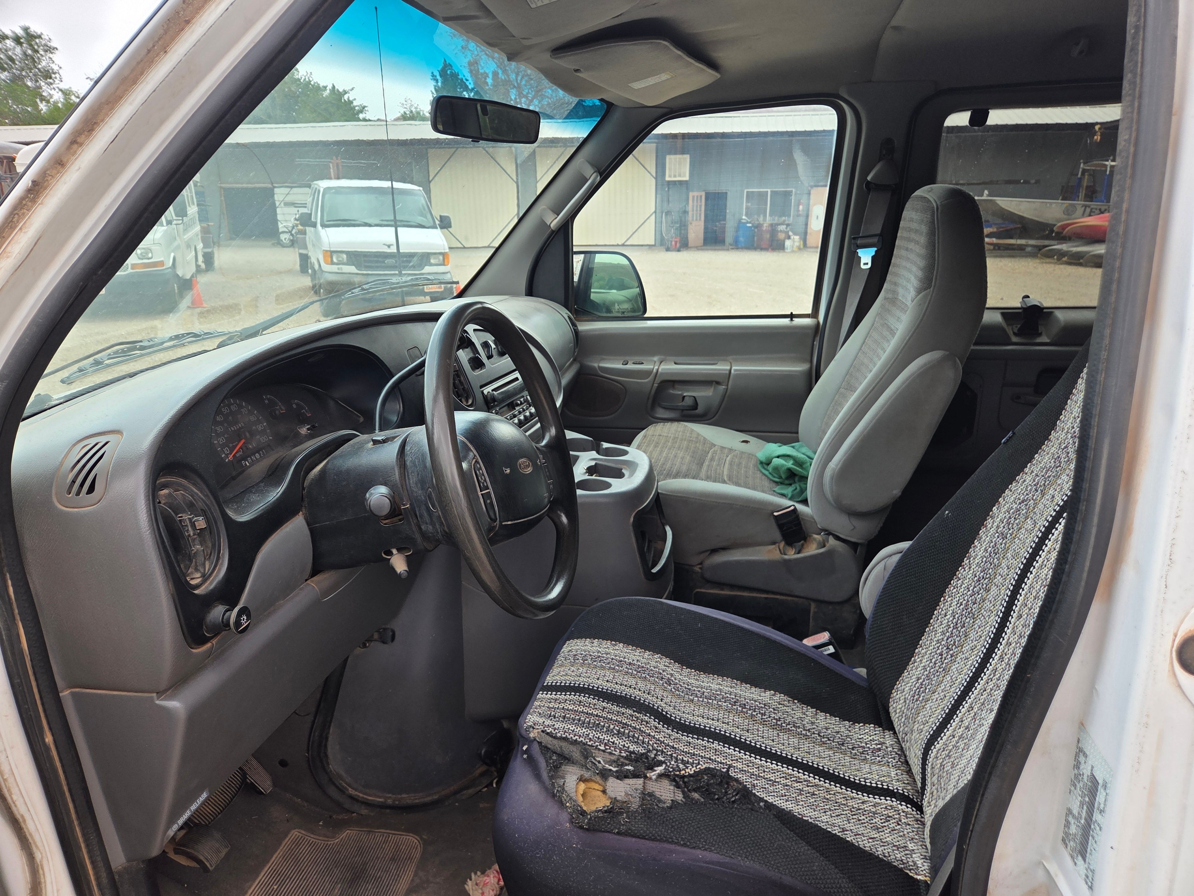 Used 2002 Ford E-350 and Econoline 350 Club Wagon RWD image 11