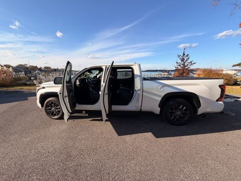 Used 2022 Toyota Tundra Platinum image 10