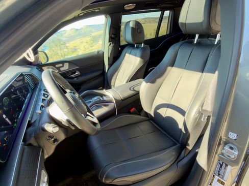 Used 2023 Mercedes-Benz Maybach GLS 600 4MATIC image 11