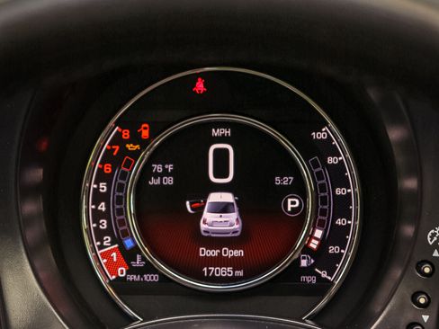 Used 2018 FIAT 500 Lounge FWD image 8