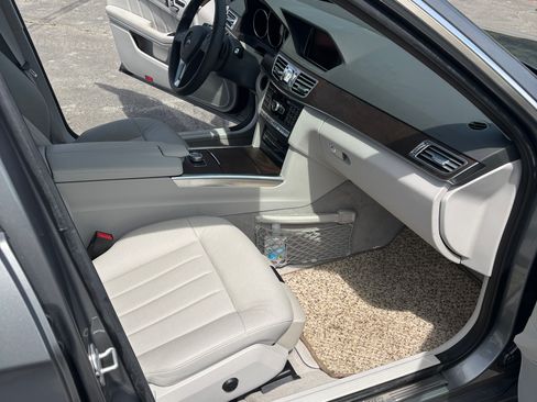Used 2014 Mercedes-Benz E 550 4MATIC Sedan image 14