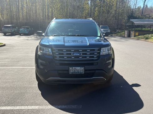 Used 2017 Ford Explorer XLT w/ Class II Trailer Tow Package image 2