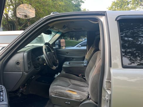 Used 2005 Chevrolet Silverado 1500 4x4 Crew Cab w/ Light Duty Power Package image 4