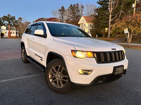 Used 2016 Jeep Grand Cherokee Laredo 75th Anniversary image 1