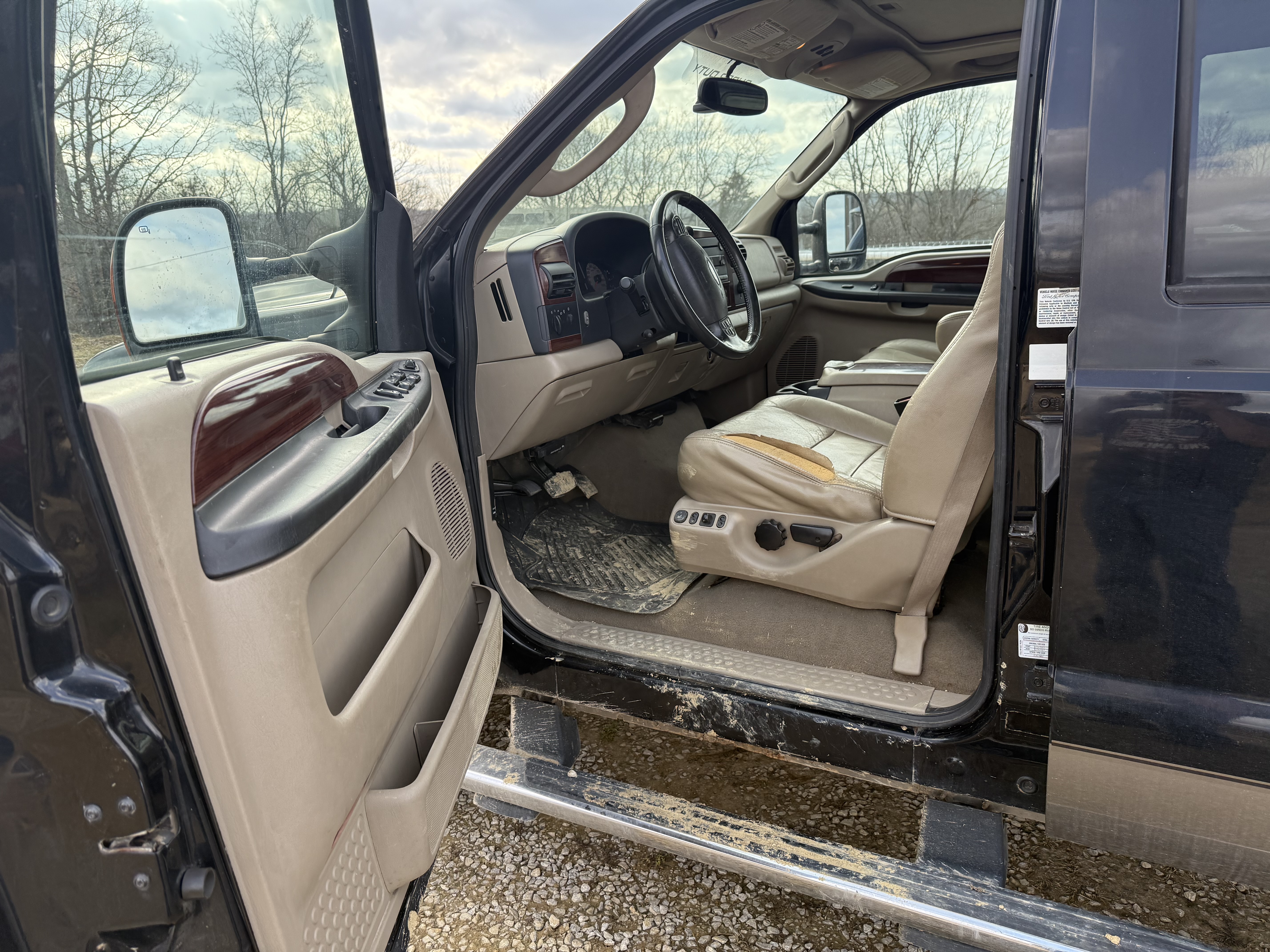 Used 2005 Ford F350 Lariat AWD/4WD image 11