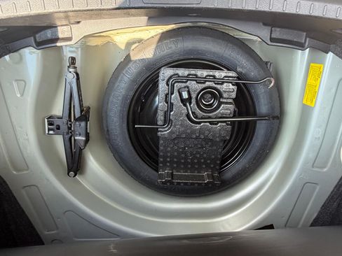 Used 2015 Toyota Corolla LE FWD image 16