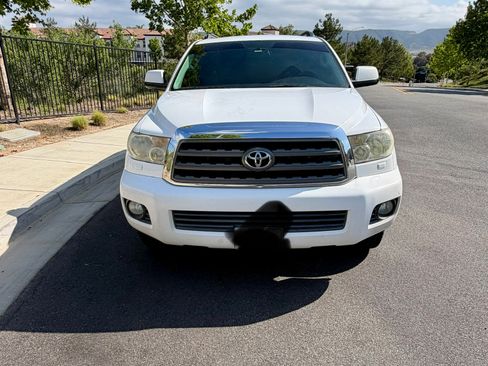 Used 2016 Toyota Sequoia SR5 w/ Premium Package AWD/4WD image 6