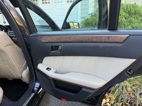 Used 2013 Mercedes-Benz E 350 4MATIC Sedan image 8