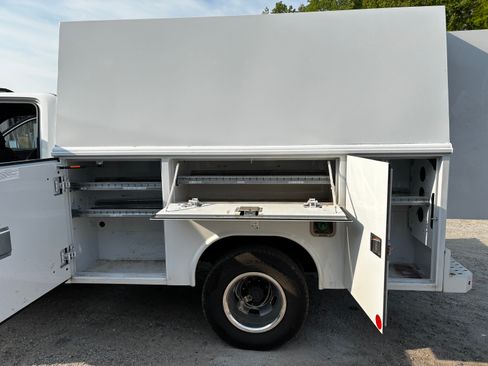 Used 2024 RAM 3500 Tradesman w/ Chrome Appearance Group RWD image 20