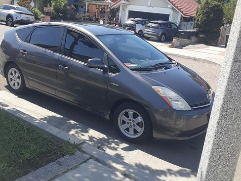 Used 2009 Toyota Prius w/ Pkg 2 FWD image 2