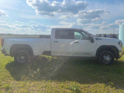 Used 2024 GMC Sierra 3500 Pro w/ Convenience Package image 4
