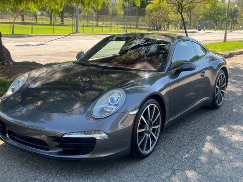 Used 2013 Porsche 911 Carrera w/ Sport Chrono Pkg Plus RWD image 2