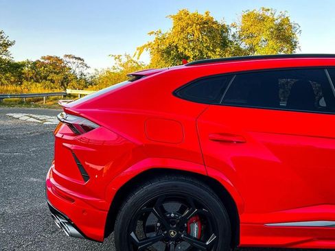 Used 2021 Lamborghini Urus image 5